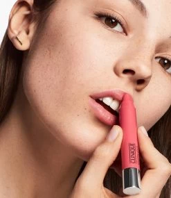 Clinique Chubby Stick Moisturizing Lip Colour Balm - Graped-up -Mode-Cosmetica Winkel 1039x1200 5