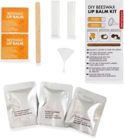 Kikkerland DIY Bijenwas Lip Balsem Kit - Maak Je Eigen Lippenbalsem - 100% Natuurlijk - Voor Twee Balsem Sticks 8 Kikkerland DIY Bijenwas Lip Balsem Kit - Maak Je Eigen Lippenbalsem - 100% Natuurlijk - Voor Twee Balsem Sticks -Mode-Cosmetica Winkel 1080x1200 1