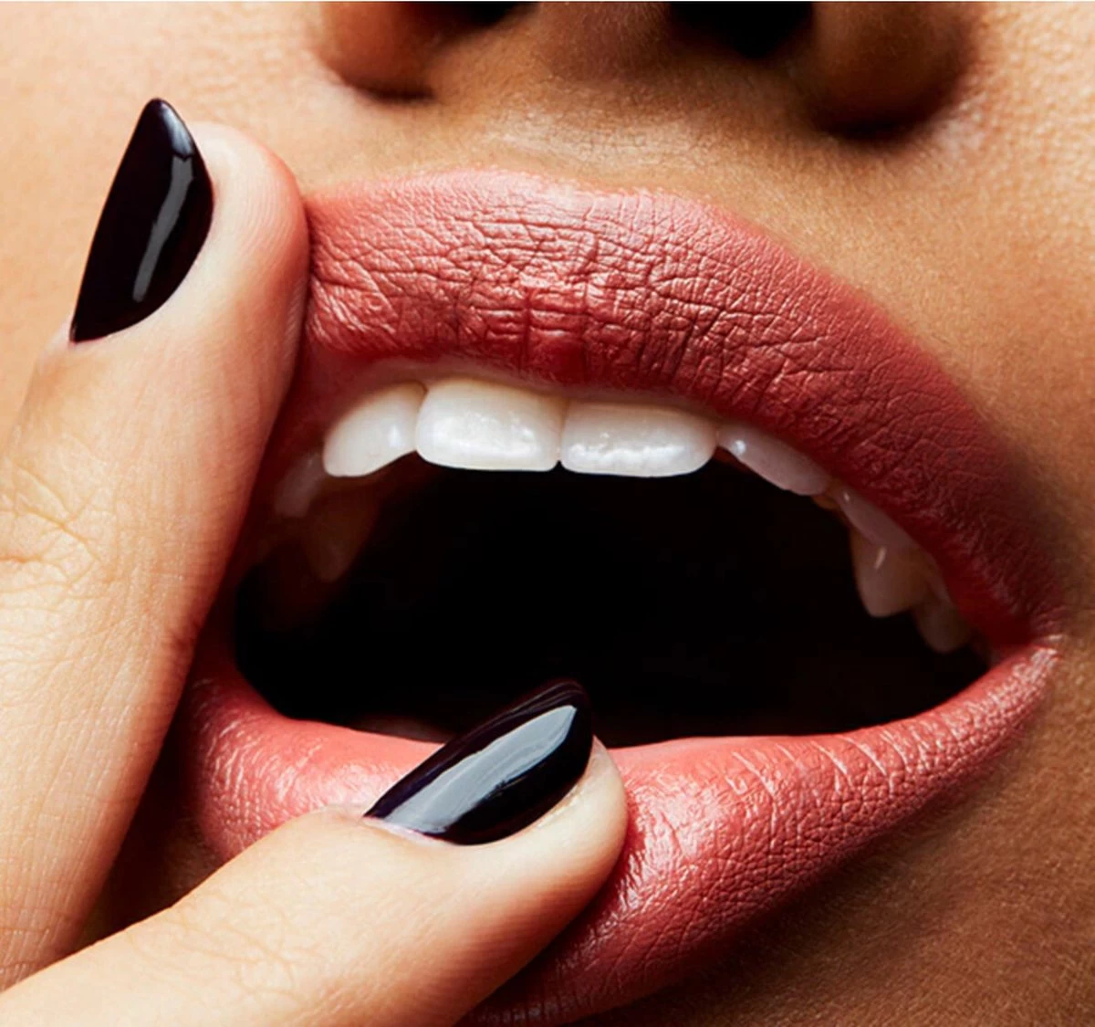 MAC Cosmetics Satin Lippenstift - Mocha 8 MAC Cosmetics Satin Lippenstift - Mocha - Afbeelding 8