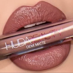 Huda Beauty Demi Matte Cream Lipstick - Révolutionnaire -Mode-Cosmetica Winkel 1200x1200 100