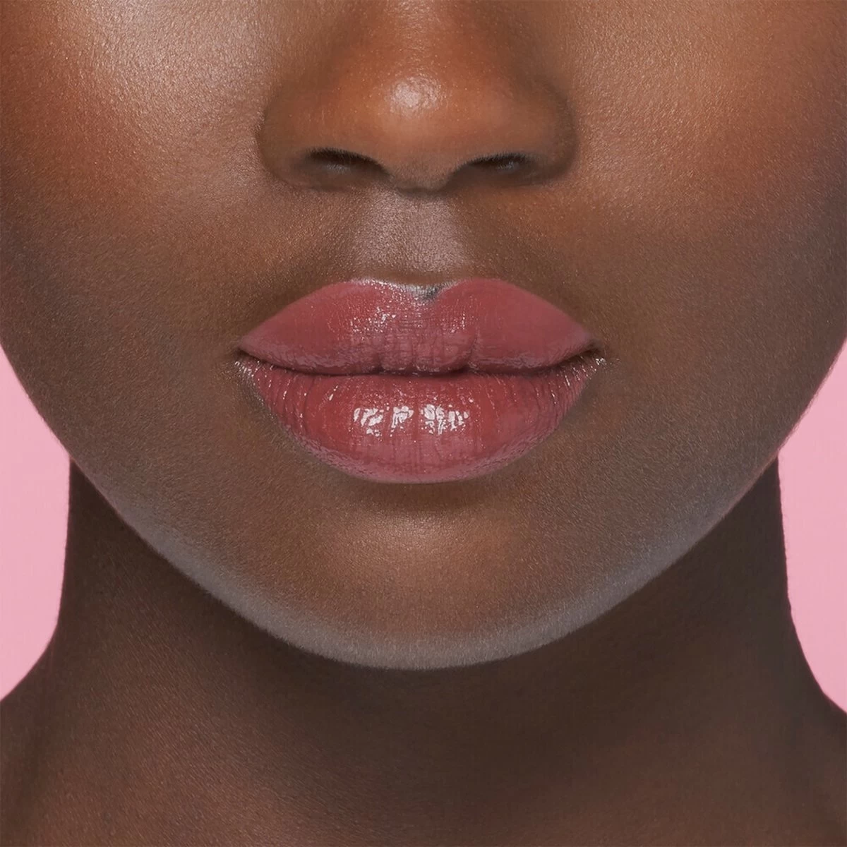 L’Oréal Paris Brilliant Signature Lippenstift - 305 Be Captivating - Roze - Ultra Glanzend 4 L’Oréal Paris Brilliant Signature Lippenstift - 305 Be Captivating - Roze - Ultra Glanzend - Afbeelding 4