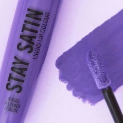 Rimmel London Stay Satin Liquid Lip Colour Lippenstift - 850 Atomic -Mode-Cosmetica Winkel 1200x1200 508