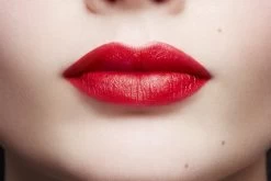 L'Oréal Paris Color Riche Matte Lippenstift - 347 Haute Rouge -Mode-Cosmetica Winkel 1200x800 13