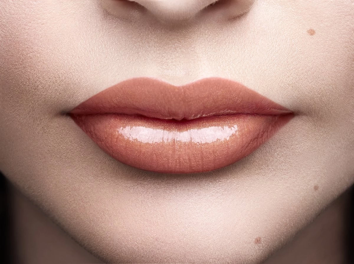 L'Oréal Paris Color Riche Shine Lippenstift - 656 Beige In The City 4 L'Oréal Paris Color Riche Shine Lippenstift - 656 Beige In The City - Afbeelding 4