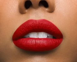 Maybelline Vivid Matte Liquid - 35 Rebel Red - Rood - Lippenstift 23 Maybelline Vivid Matte Liquid - 35 Rebel Red - Rood - Lippenstift -Mode-Cosmetica Winkel 1200x960