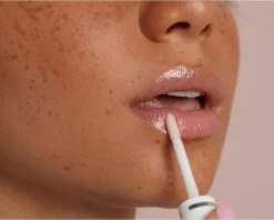 Labello Caring Lip Oil Clear Glow - 5.5 Ml -Mode-Cosmetica Winkel 1200x962 1