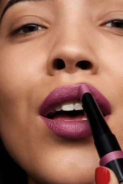 Rimmel London Lasting Finish Extreme Lippenstift - Mauve Maxx 210 -Mode-Cosmetica Winkel 801x1200 5