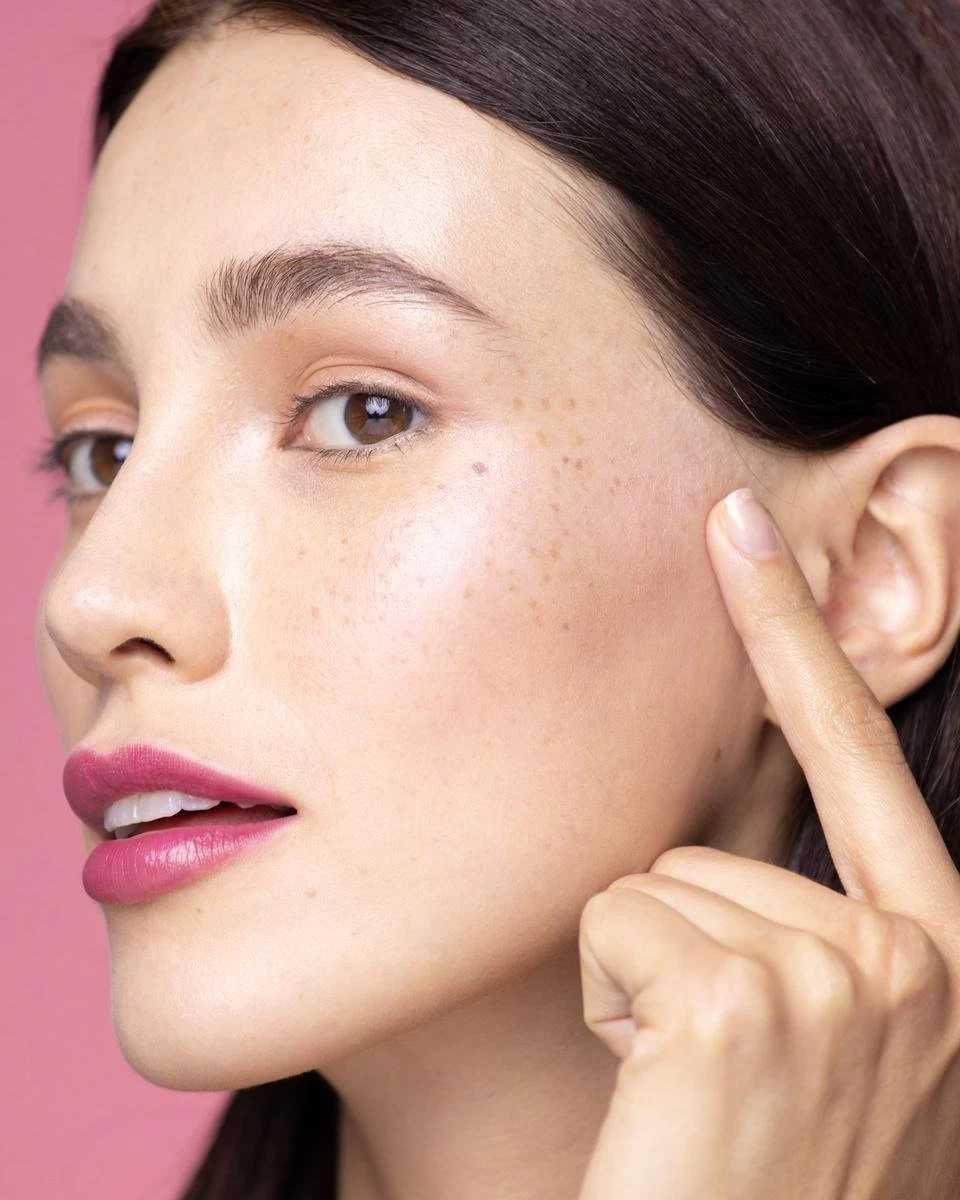 Labello Coral Crayon Lippenbalsem - Hydratatie & Intensieve Kleur 4 Labello Coral Crayon Lippenbalsem - Hydratatie & Intensieve Kleur - Afbeelding 4